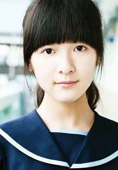 这次晒出的视频中,徐娇脸上带着精致的妆容但却与以往的长相略微有所