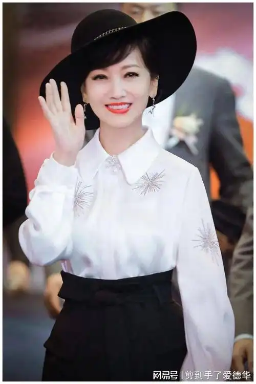 69岁赵雅芝对比60岁叶童,差距太大了,网友:叶童赢麻了