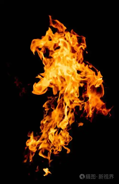 在黑色背景上的火焰火照片-正版商用图片08mi60-摄图新视界
