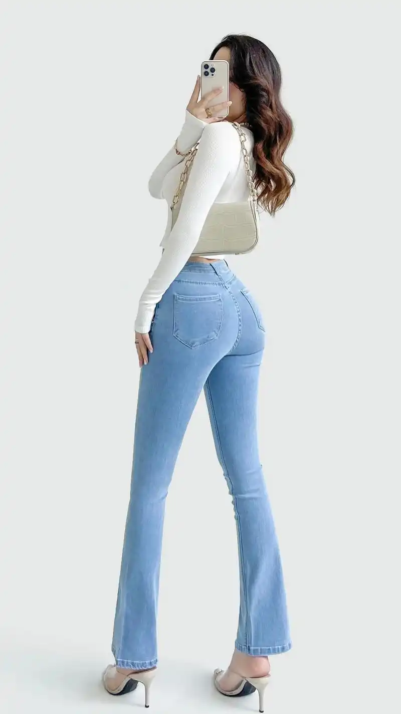 怀旧浅蓝色牛仔裤居然很显瘦,怎么选怎么搭.#图文伙伴计划 我 - 抖音