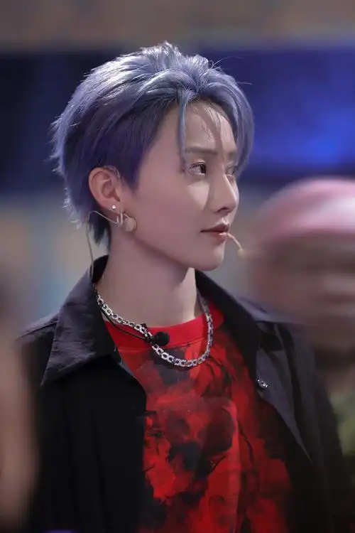 刘雨昕《这就是街舞》新剧照 今晚又能看到刘队长上线啦__财经头条