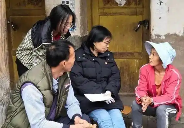 拼命三娘张桂梅校长感动身边人,领导:我们决不能捧着骨灰宣传您