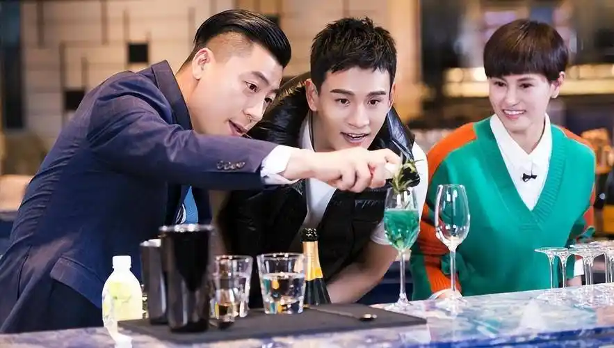 经超:低谷期无戏拍,妻子养他4年,凭实力走红兑现爱的承诺_宋佳_张钧甯