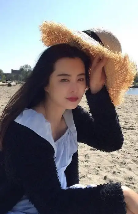 53岁王祖贤近照曝光皮肤白皙紧致发量惊人岁月从不败美人