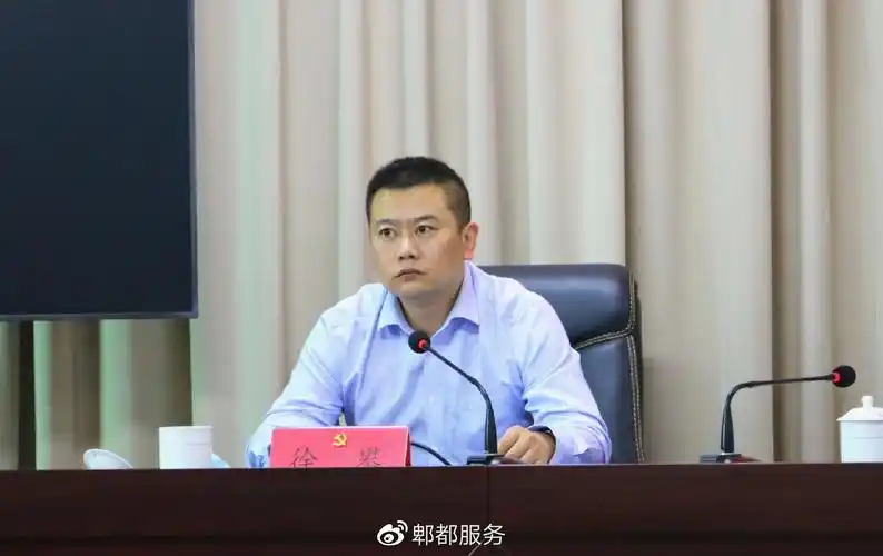 区委组织部副部长徐攀