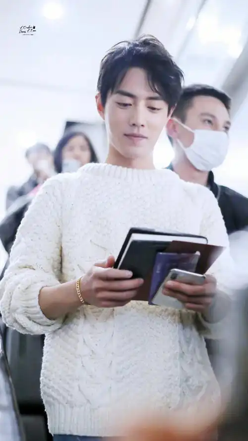 置顶#肖战#【肖战】最爱的一套白毛衣look帅气又温柔的肖战,让人心软