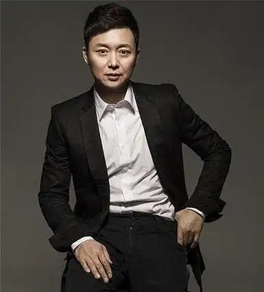 刘奕君是中国内地知名的男演员,他的演技备受认可并且备受期待.