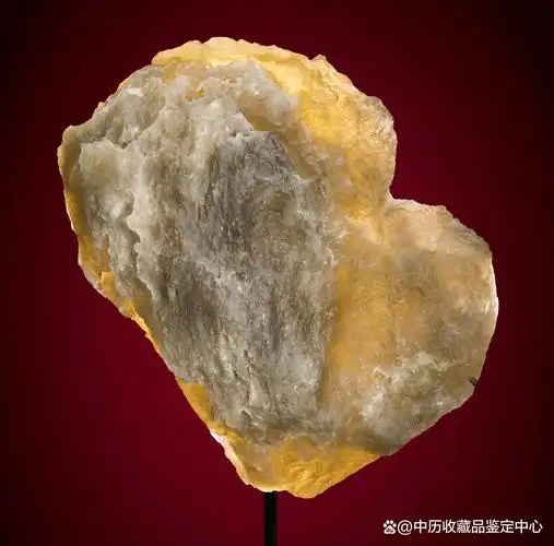 全球最大的沙漠玻璃陨石