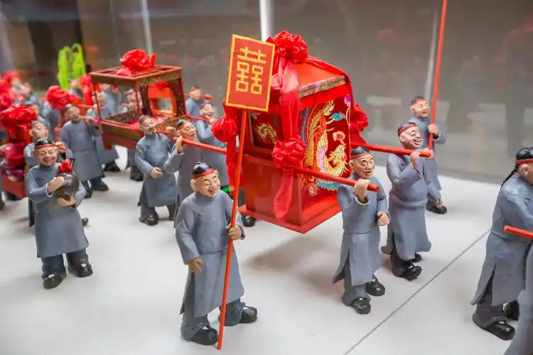 原创最幸福女子,乘皇帝"銮驾",迎亲队伍十里长,婚床费上千工时