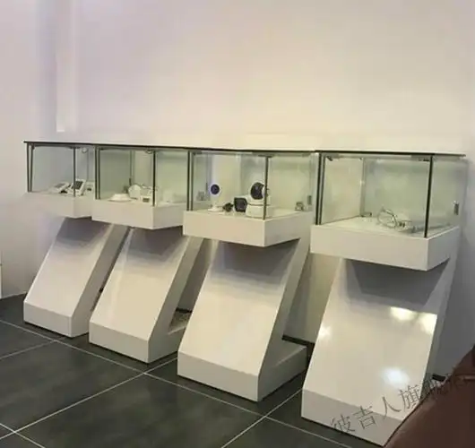 鱼七秒 定制创意字母中岛柜个性展示柜台异型展柜玻璃柜珠宝柜展览