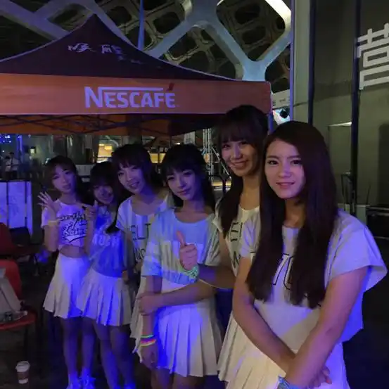 炫彩迎月夜 sing女团现身彩色夜跑深圳站