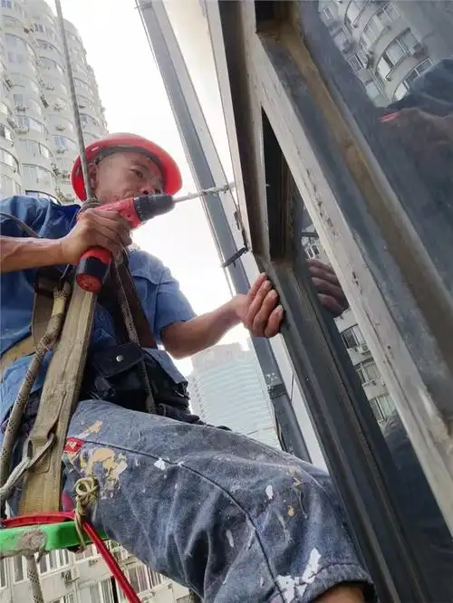 上海外墙蜘蛛人外墙维修 打胶防水