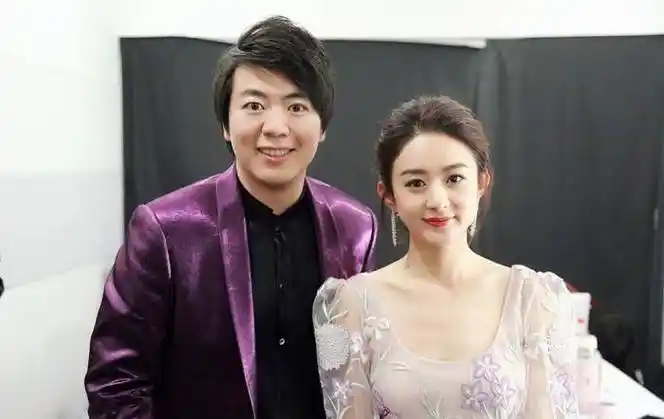 赵丽颖11年前综艺旧照流出,与如今长相一对比,整没整容一目了然_时候