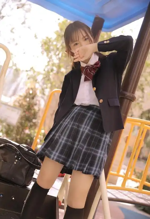 jk制服美女性感超短裙写真图片