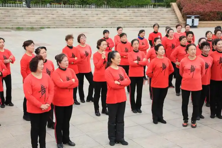 《我们都是追梦人》百人广场舞彩排