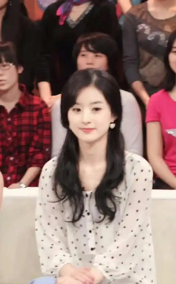 赵丽颖早期旧照,灵动自然,单纯羞涩,可爱到谁见都想"咬"一口