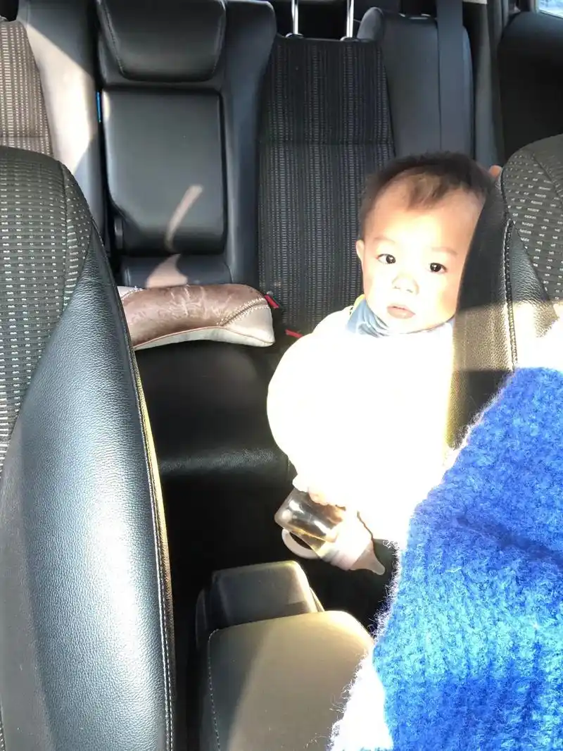 带着奶瓶92纸尿片出门.#小小男子汉在慢慢长大 #背上小书包 - 抖音