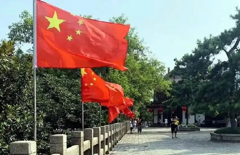 私家车上可以挂五星红旗吗?赶紧get国旗的正确使用方法