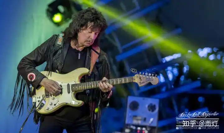 吉他手风格金属定义见描述且只用单单单的fenderstrat琴含仿款的乐队