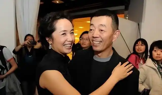 蒋雯丽与顾长卫,风雨夫妻30年,一路备受争议,却始终不离不弃 - 黄轩和