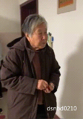 搞笑gif老太太搓麻将回来小老头的表情堪称经典