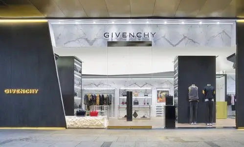 纪梵希中国专卖店2013年8月,北京三里屯太古里旗舰店盛装开业,双层390