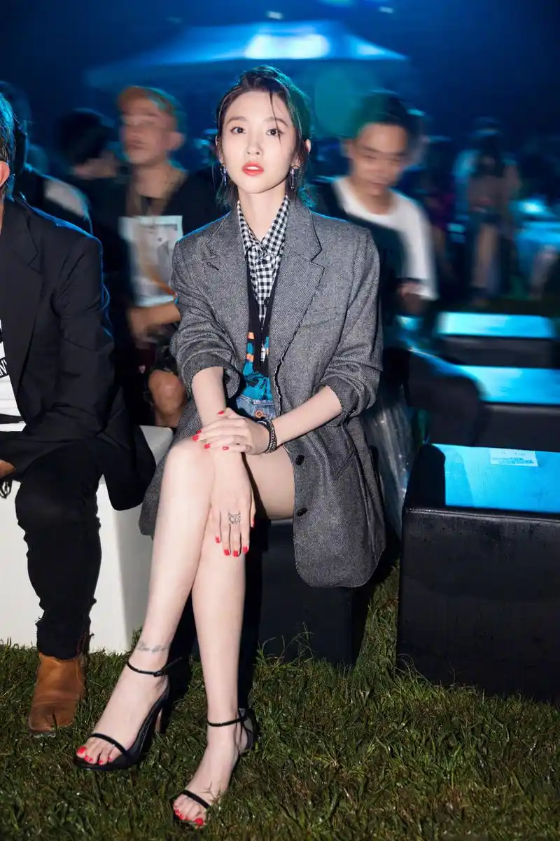 唐艺昕脚腕纹身# 她这个纹身不是经常出镜吗?有什么稀奇的呢