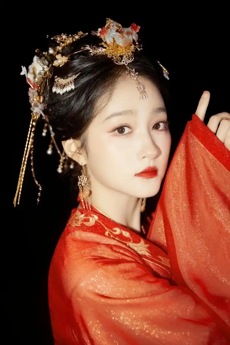 pcstar#  犹抱琵琶半遮面,关晓彤最新古装大片演绎宋韵美人,适配度