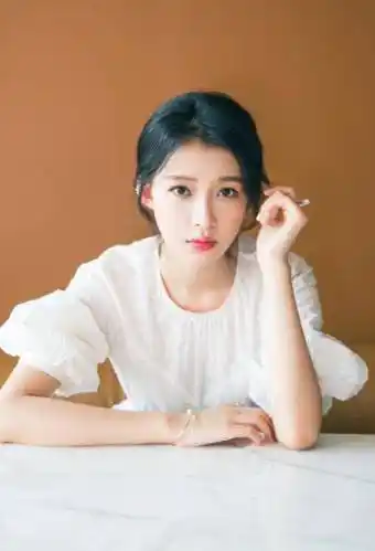 "小李沁",事业巅峰嫁影帝生女,背景强大,今成圈内最美辣妈_孙怡