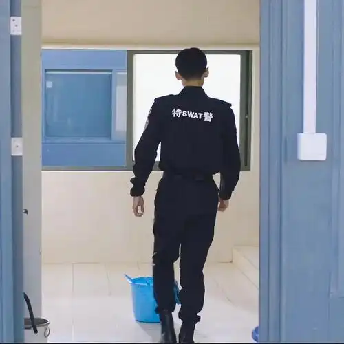 啊这个背影杀到我了