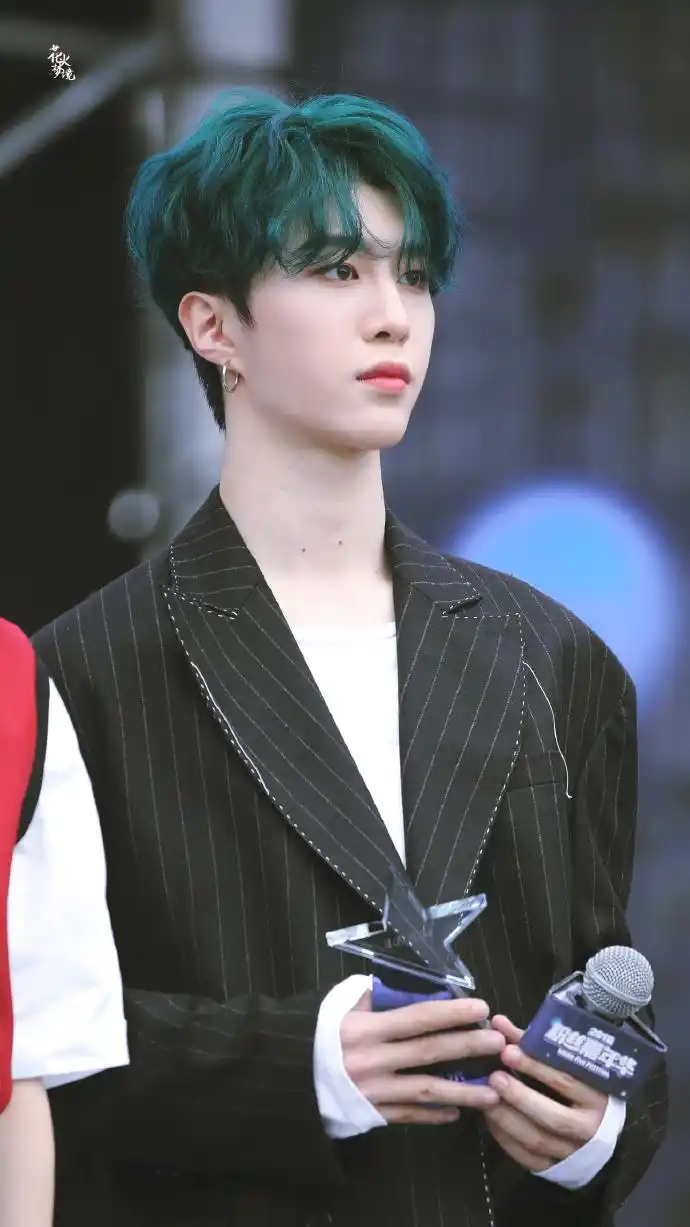 粉丝嘉年华见到你就算被挤的不成人样也值得了@范丞丞adam0616