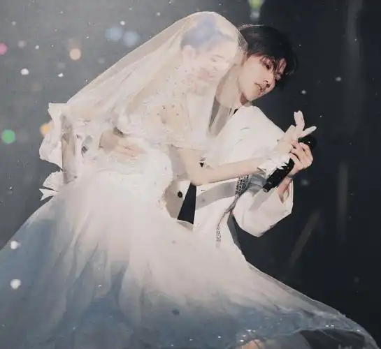 "不怕情敌多,就怕情敌会p图",权志龙肖战还好,看到蔡徐坤:酸了!