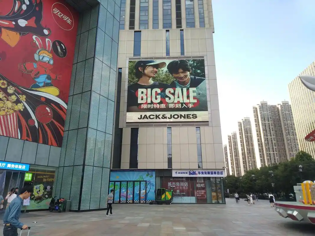 石家庄裕华区万达广场1号门led大屏广告发布