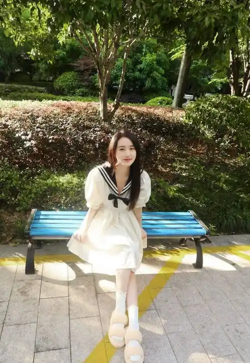 袁冰妍水手服青春活力写真