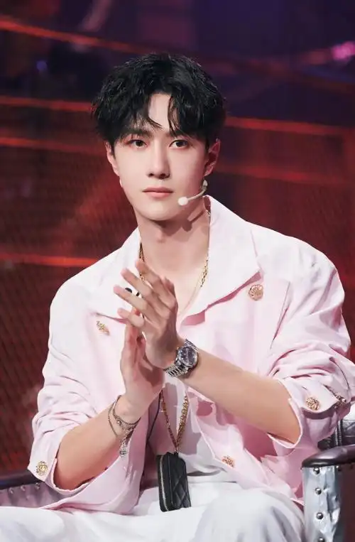 王一博戴什么表既戴宝珀劳力士也爱千元卡西欧