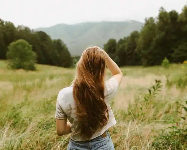 坚强女人背影图片,坚强女人背影唯美-图片大观-奇异网