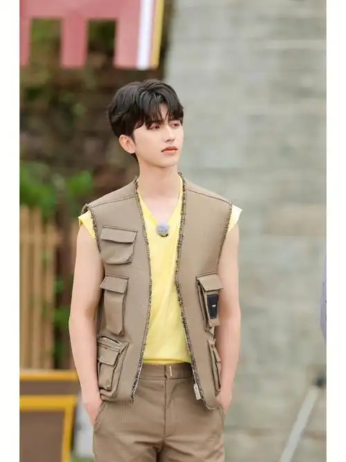 明星同款穿搭223蔡徐坤