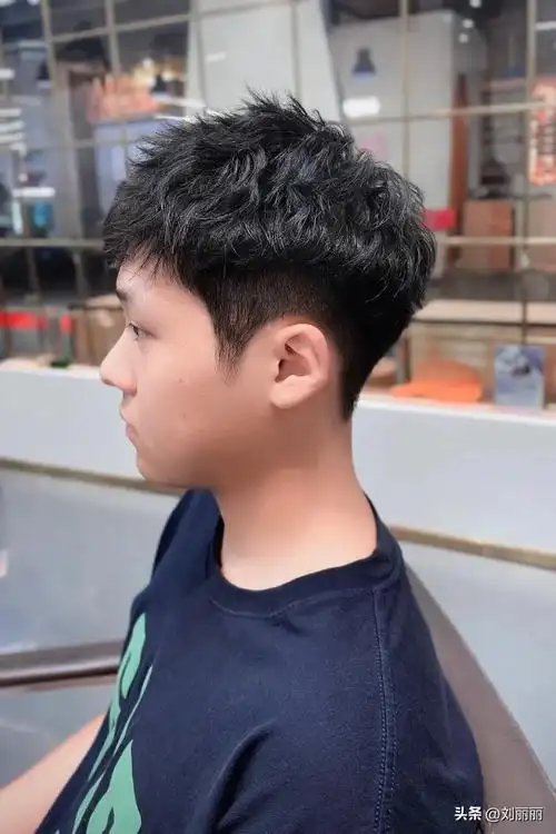 男生染发灰色系列图片,男士头发颜色流行色显白减龄(简直是帅气天花板