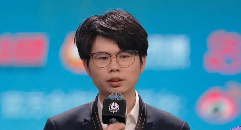 kpl久哲成最强教练?半年从倒数成冠军,直言久诚让自己很失落-草根百科