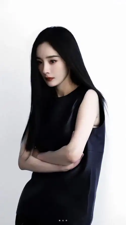 杨幂loewe罗意威全球品牌代言人