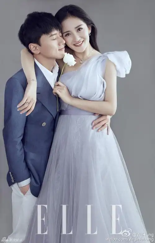 张杰谢娜为杂志拍摄的写真曝光,照片中,谢娜穿抹胸裙秀好身材,与老公