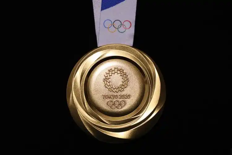 tokyo 2020 olympic medals 由回收智能手机制成的荣誉勋章