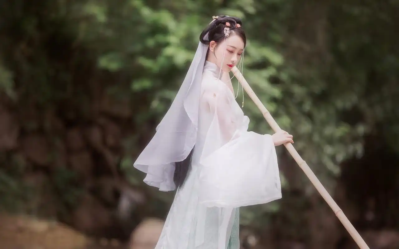 薄纱性感古装美女高清桌面壁纸