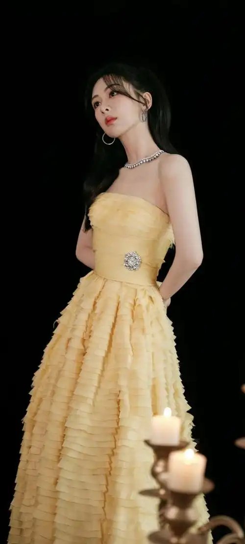 美女明星系列壁纸~杨紫,紫色礼服好看还是黄色礼服好看