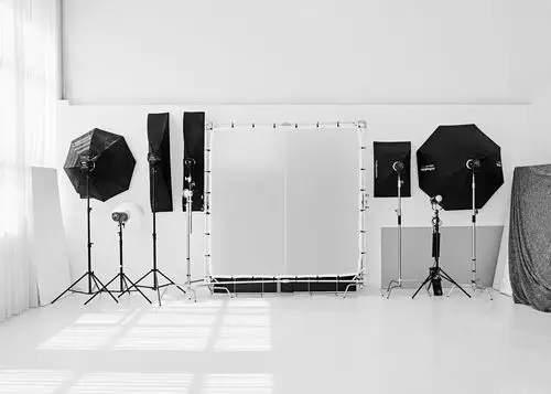 最近刚把影棚重新装修好来一组图