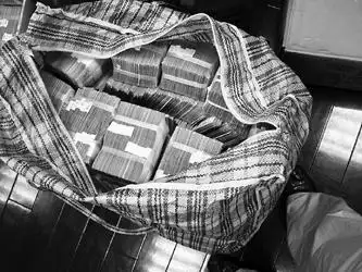 17个成员落网——   涉案赌资超过10亿元人民币   本报记者 潘高峰