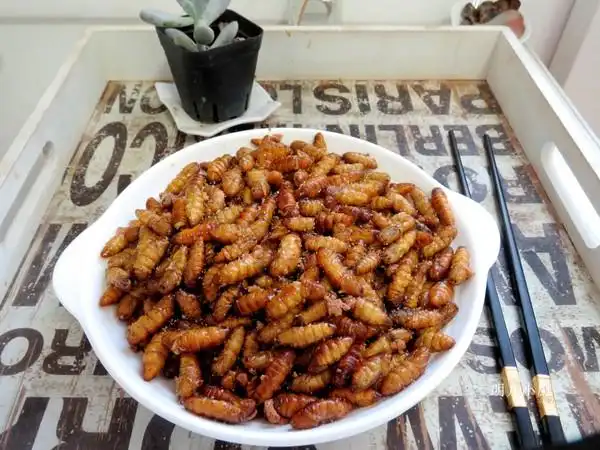 油炸蚕蛹4步大概10分钟炸家常味