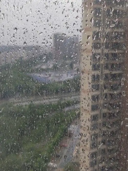 东莞终于下雨了虽然没凉快到哪里