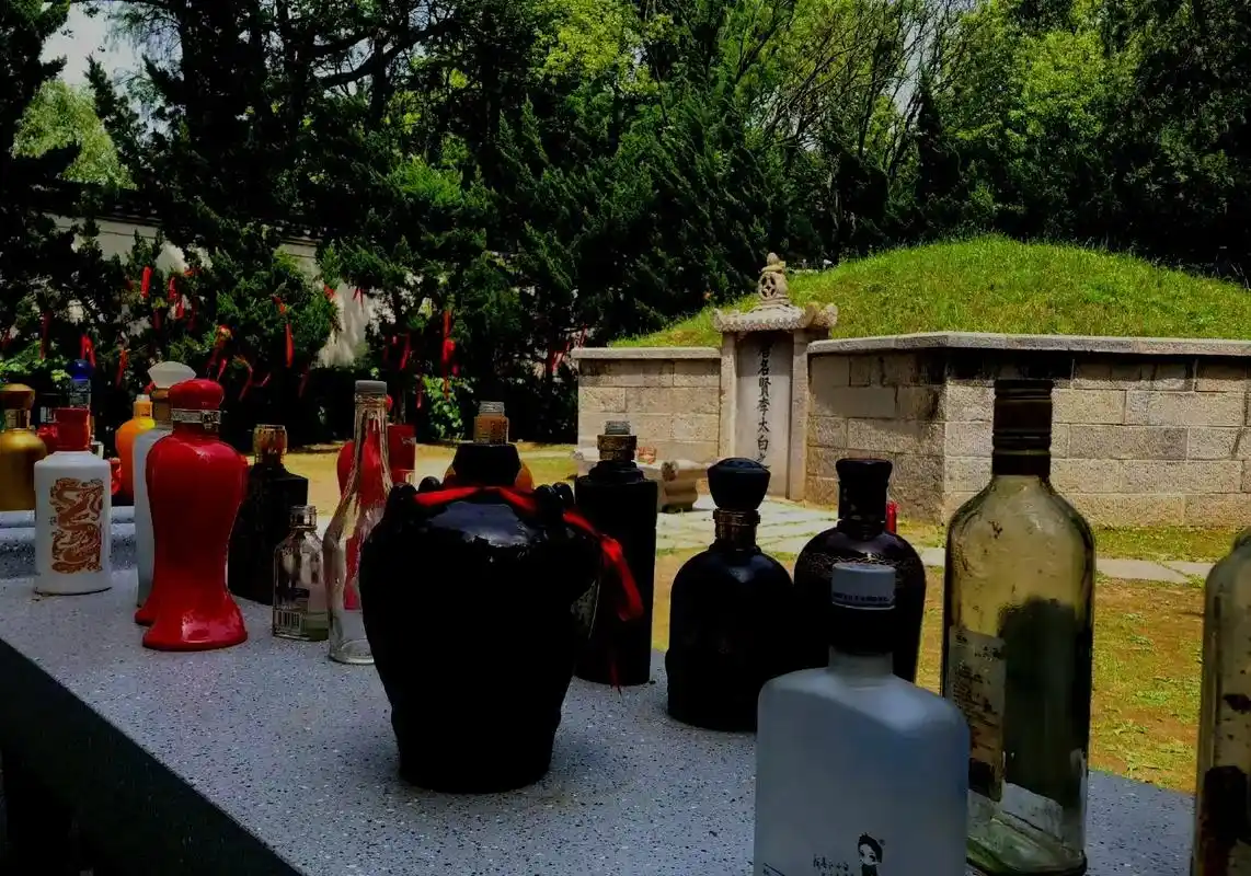 独属于中国人人骨子里的浪漫!  #李白墓#中国人的浪漫 #李 - 抖音