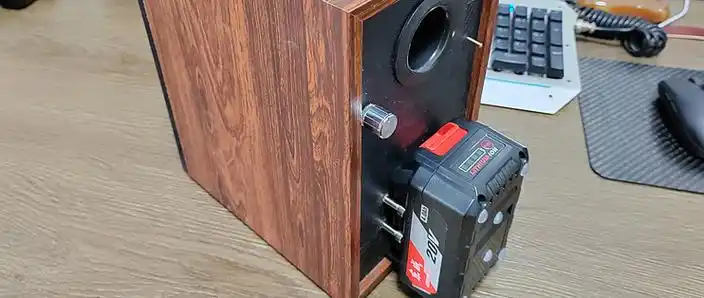 旧音响改造成便携蓝牙音响,东成20v电池加成,堪称小巨炮_蓝牙音箱